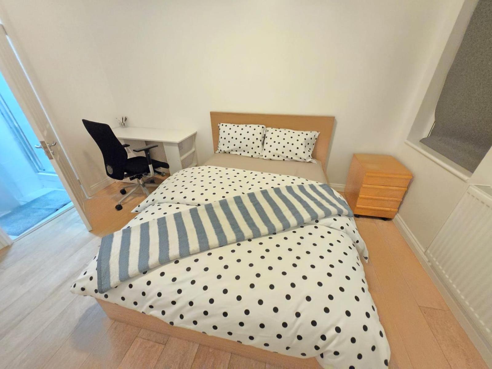 Chariss Room 5 Norwood Екстериор снимка